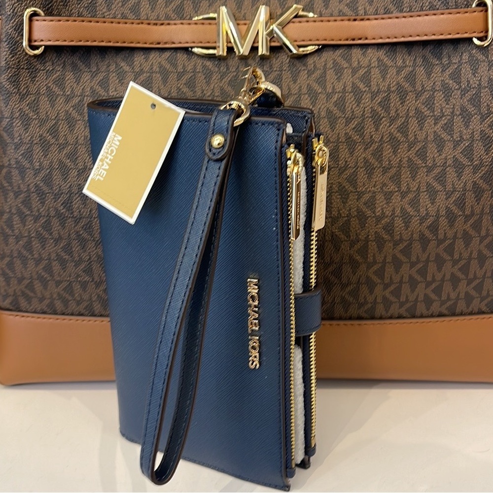 MICHAEL KORS LARGE DOUBLE ZIP WRISTLET WALLET PHONE CASE 
Navy 
NWT